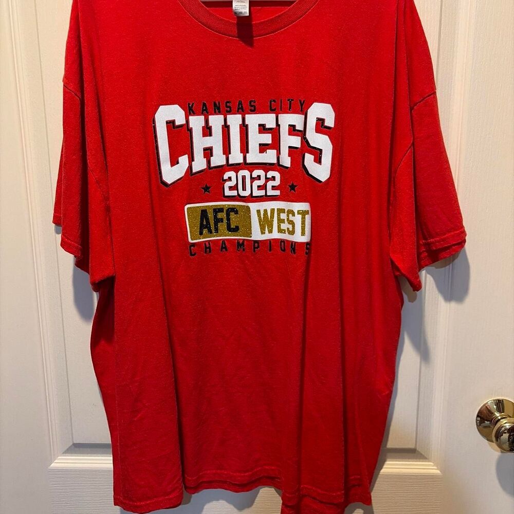 Gildan Women's Red T-shirt